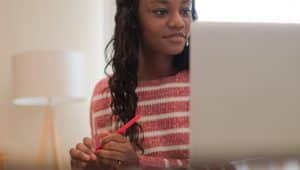 menina vendo sobre o prouni do segundo semestre