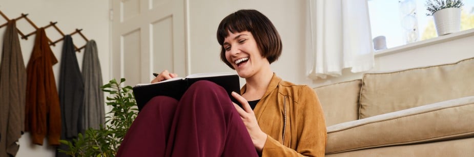 estudante conferindo acentuação gráfica