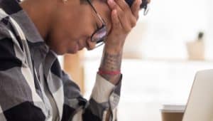 estudante vendo o que é fascismo e como ele pode cair no enem