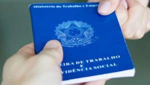 carteira de trabalho representando reforma trabalhista