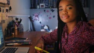 estudante vendo provas enem