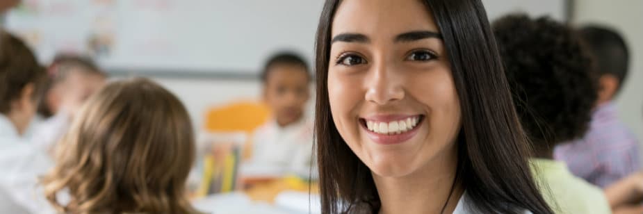 estudante com bolsa de estudos