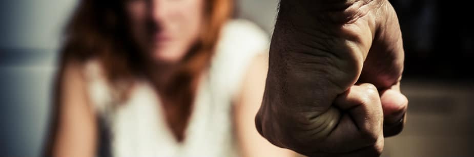 punho cerrado representando misoginia