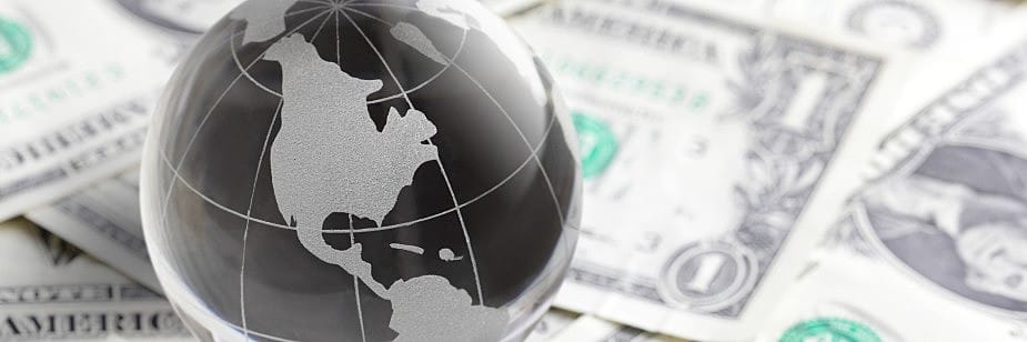 mapa mundi e dinheiro representando neoliberalismo