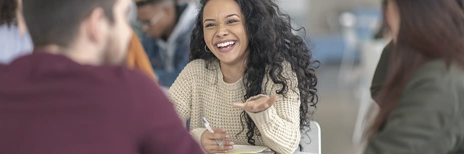 estudantes bolsistas do prouni rindo