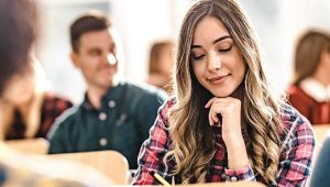 estudante pelo novo fies em faculdade