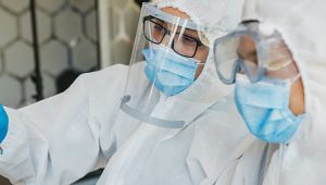 profissionais da saúde com epis em 2020