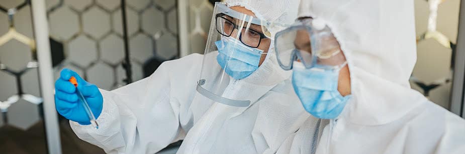 profissionais da saúde com epis em 2020