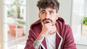 estudante pensando nas inscrições do Sisu 2021